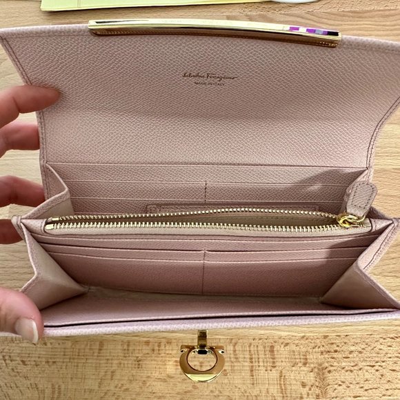 Gancino Clip Icona Continental Leather Wallet In Bonbon - Picture 3 of 5